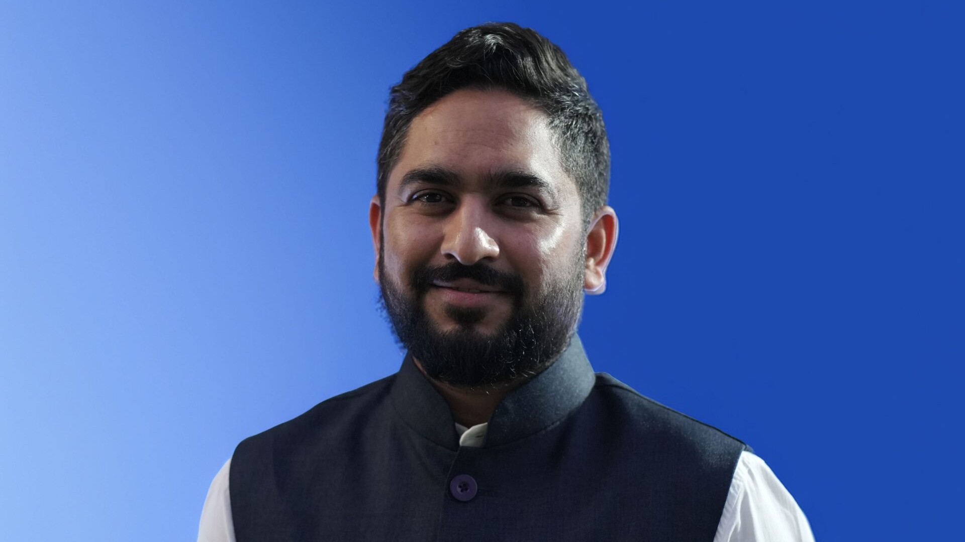 Words And Wheels: In Conversation With Mr. Priyank Rakholiya, Co-Founder, Samarth E-Mobility